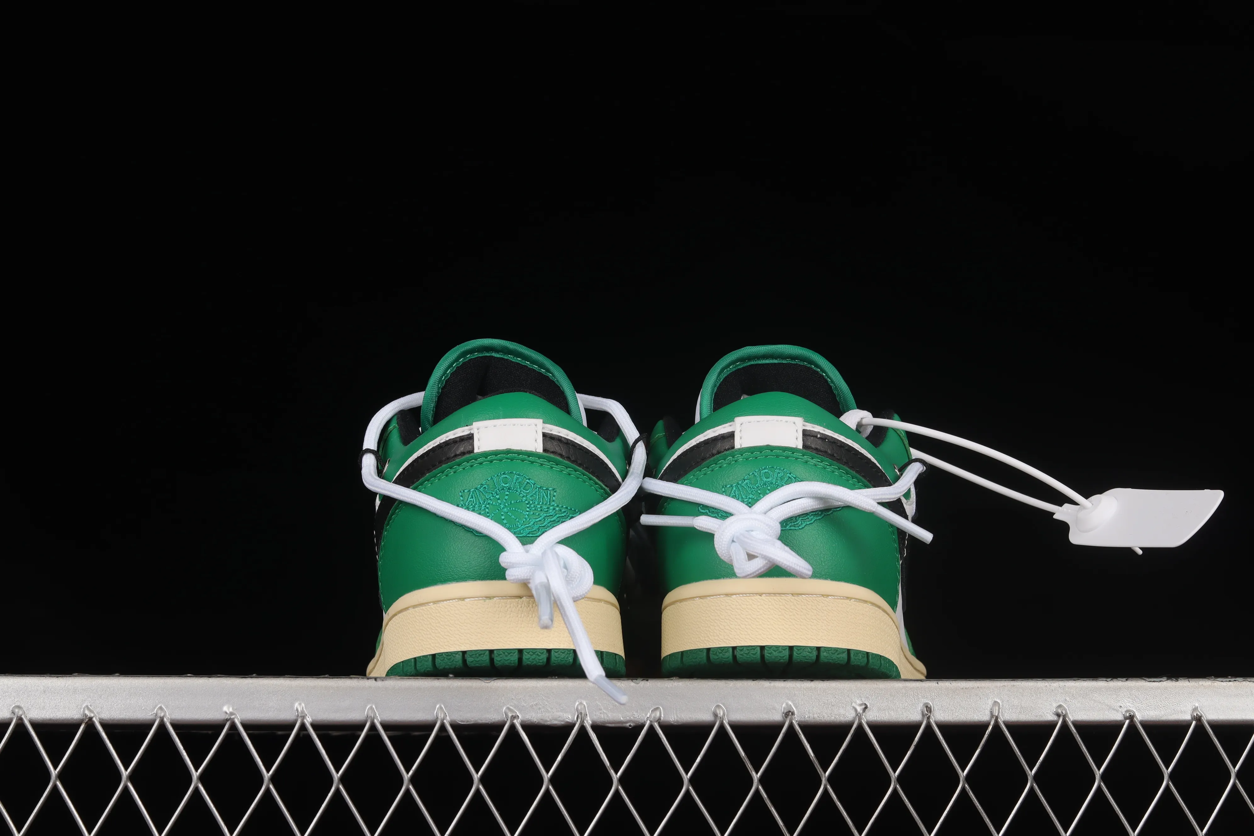 All categories Air Jordan Jordan series basketball shoes Air Jordan 1 Low Air Jordan 1 Low AJ1 Joe 1 customized version white and green color deconstruction sports culture basketball shoes 553560-129